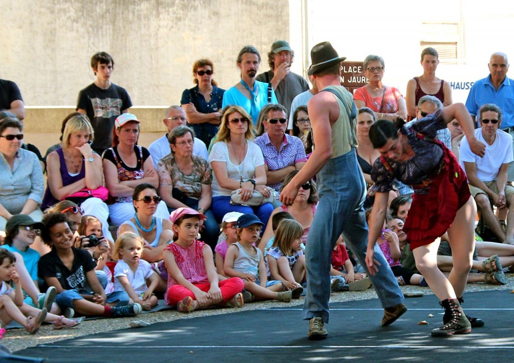 Capestang square was the location of the acrobats 