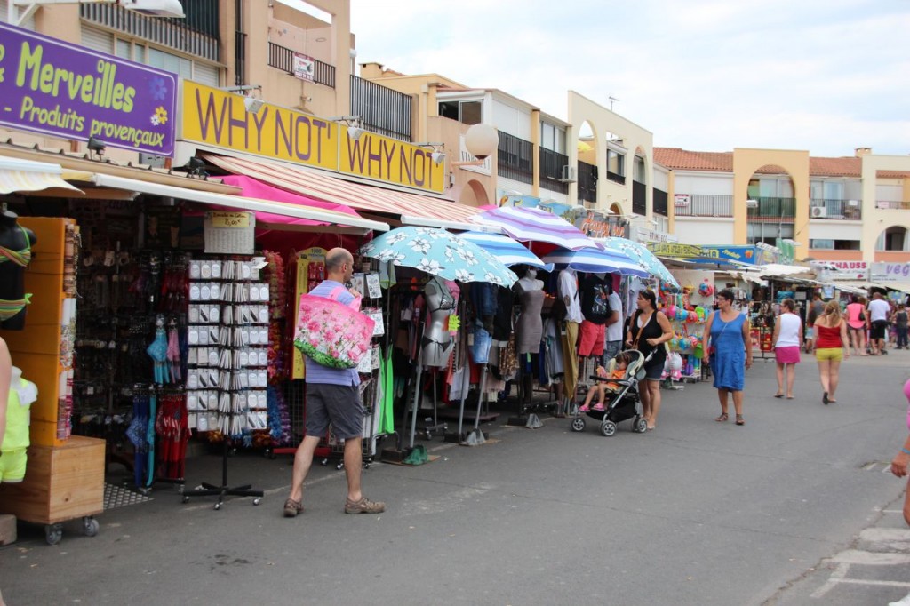 vias walking street