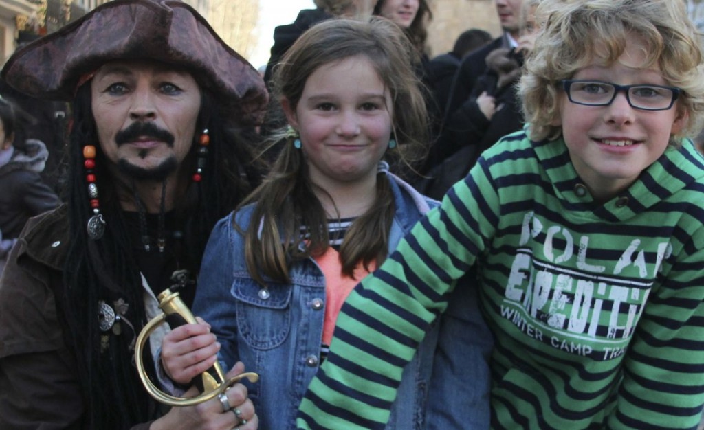 The kids meet Jack Sparrow in Narbonne during Christmas markets