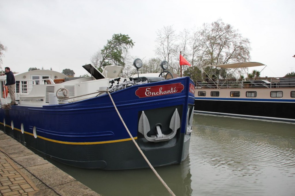 Double-decker luxury barge