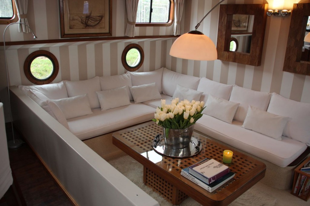 Esperance Luxury Barge