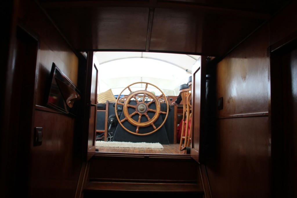 Pilot driven fully catered holidays Canal du Midi