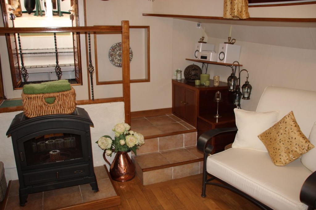 Colibri Barge Interior