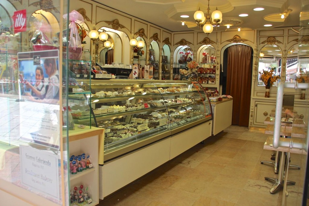 Szamos Cafe rules the block