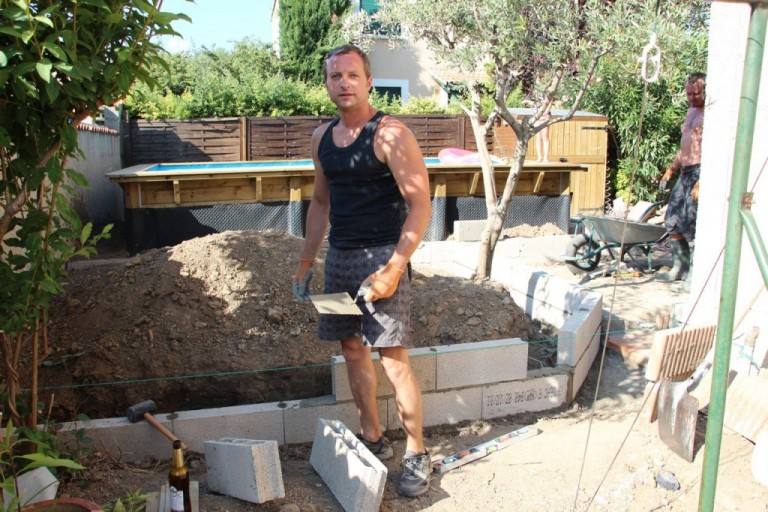 Do it yourself pool terrace Capestang