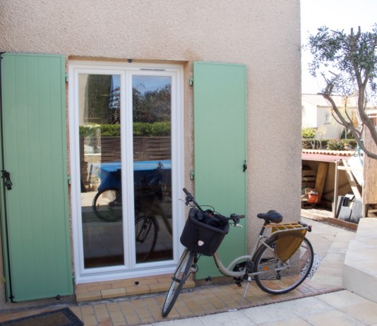 side door looking towards pool Capestang